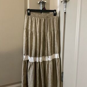 Chic Tan and White Maxi Skirt with Flowing Design